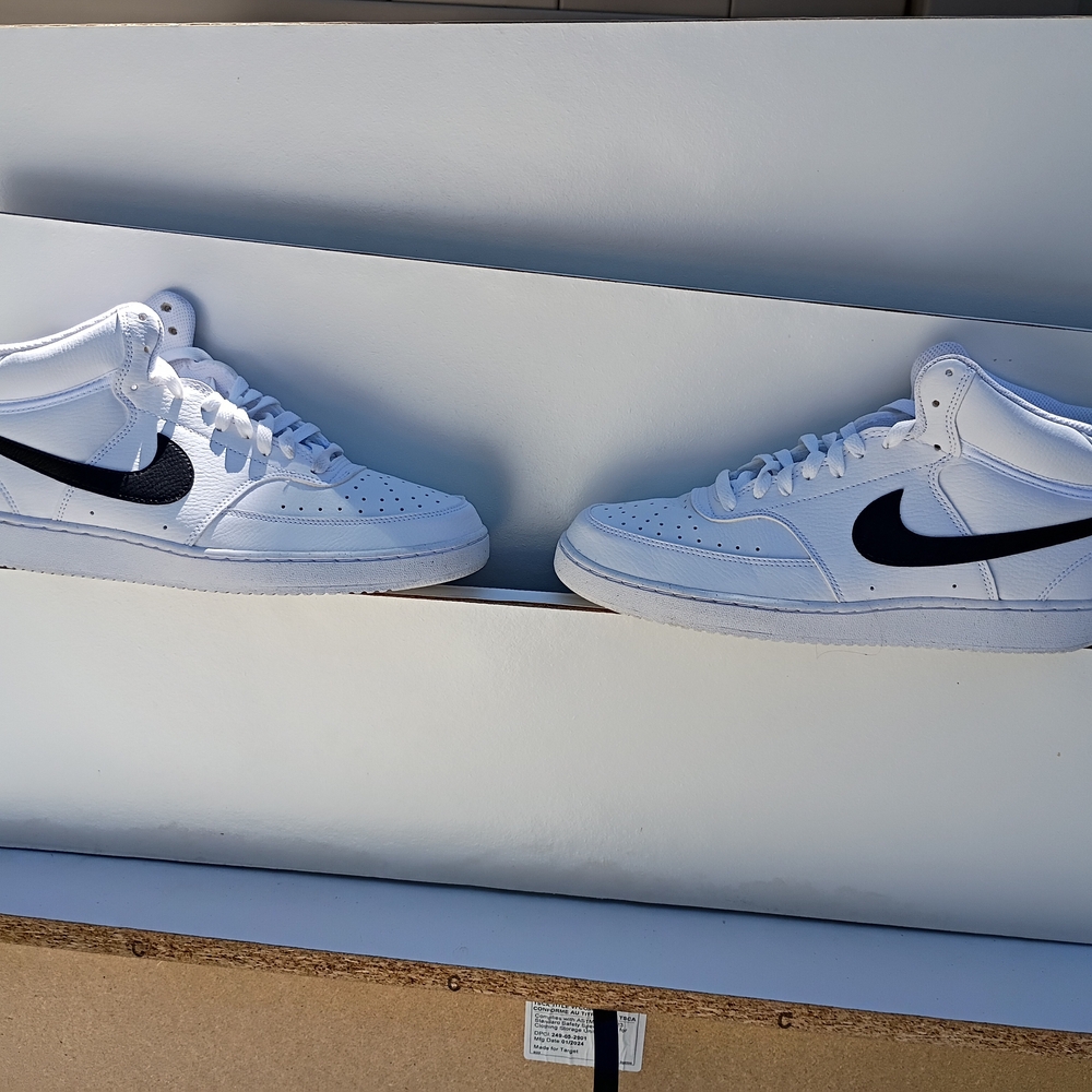 Nike Men's White and Black Sneakers